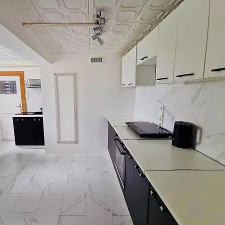 Dom Nad Brzegiem Jeziora Ryn (Warmian-Masurian)