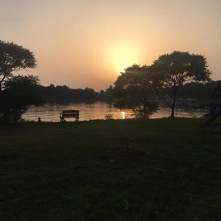 Dom Nad Brzegiem Jeziora Ryn (Warmian-Masurian)