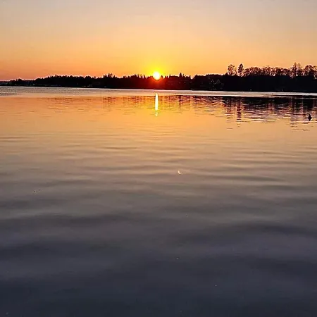 Dom Nad Brzegiem Jeziora